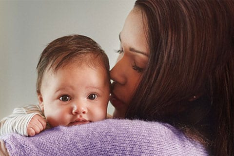 Hoeveel drinkt een pasgeboren baby?